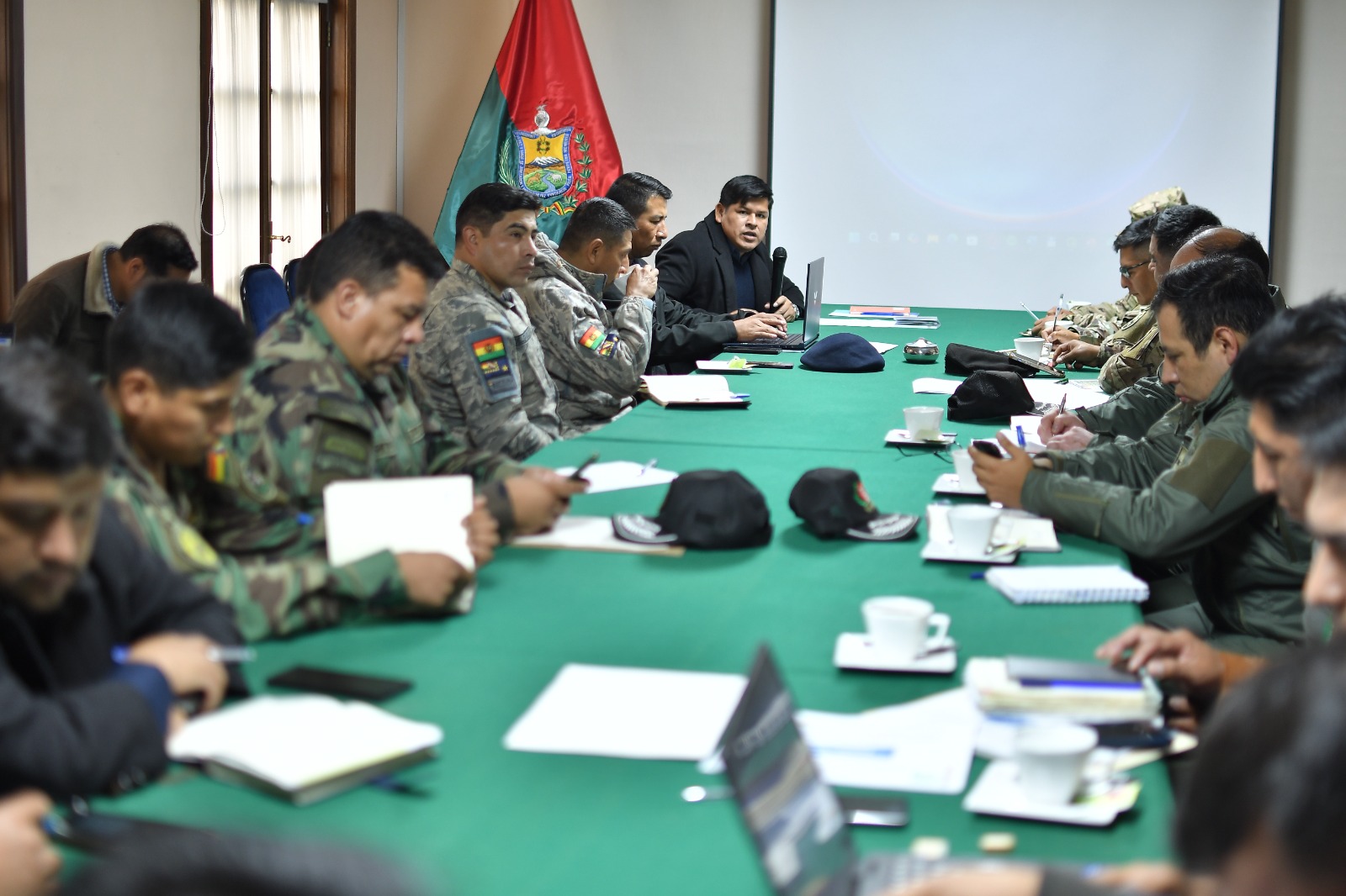 Reunión interinstitucional refuerza lucha contra cultivos excedentarios en Bolivia